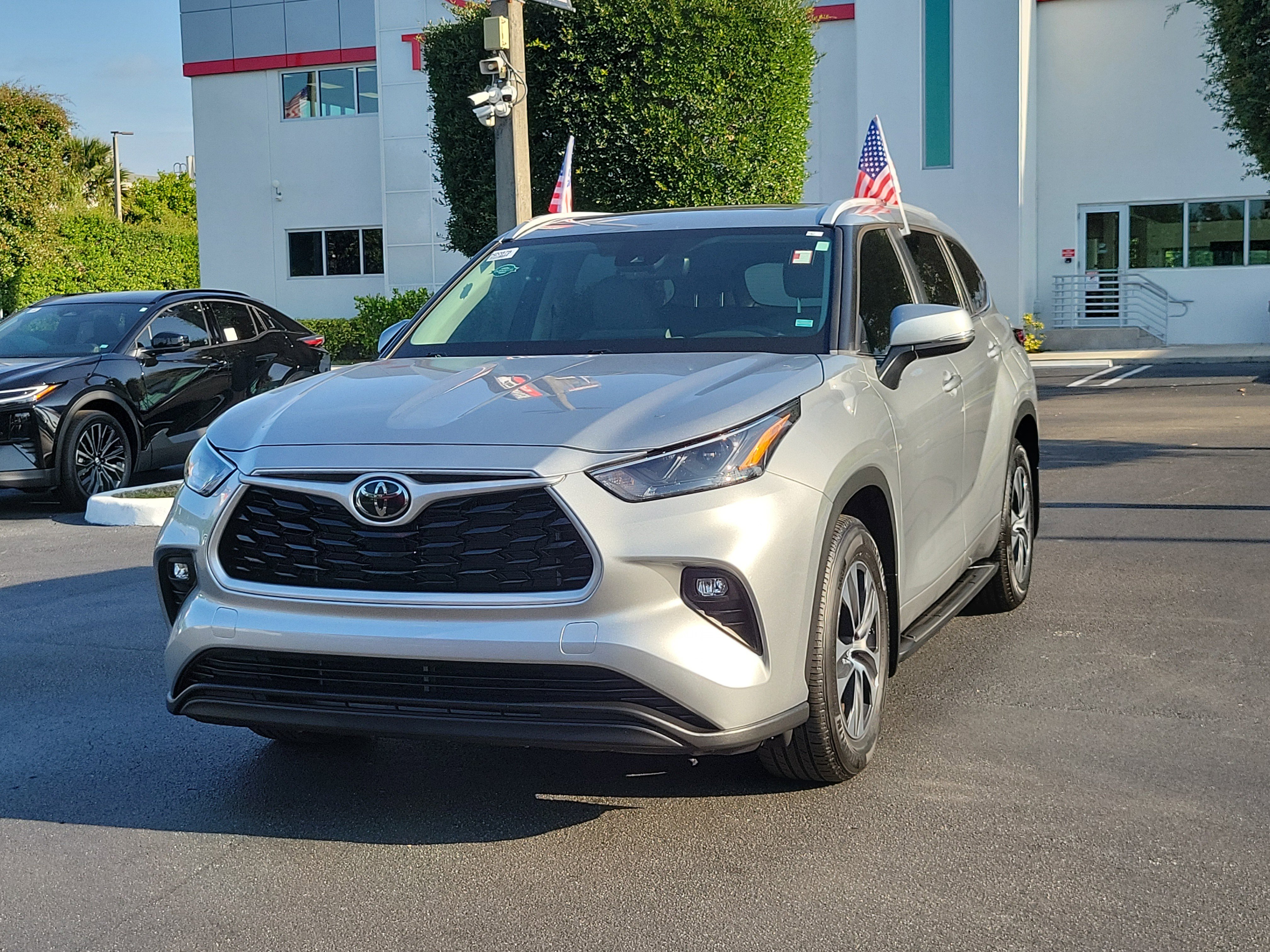 Used 2023 Toyota Highlander XLE FWD image 5