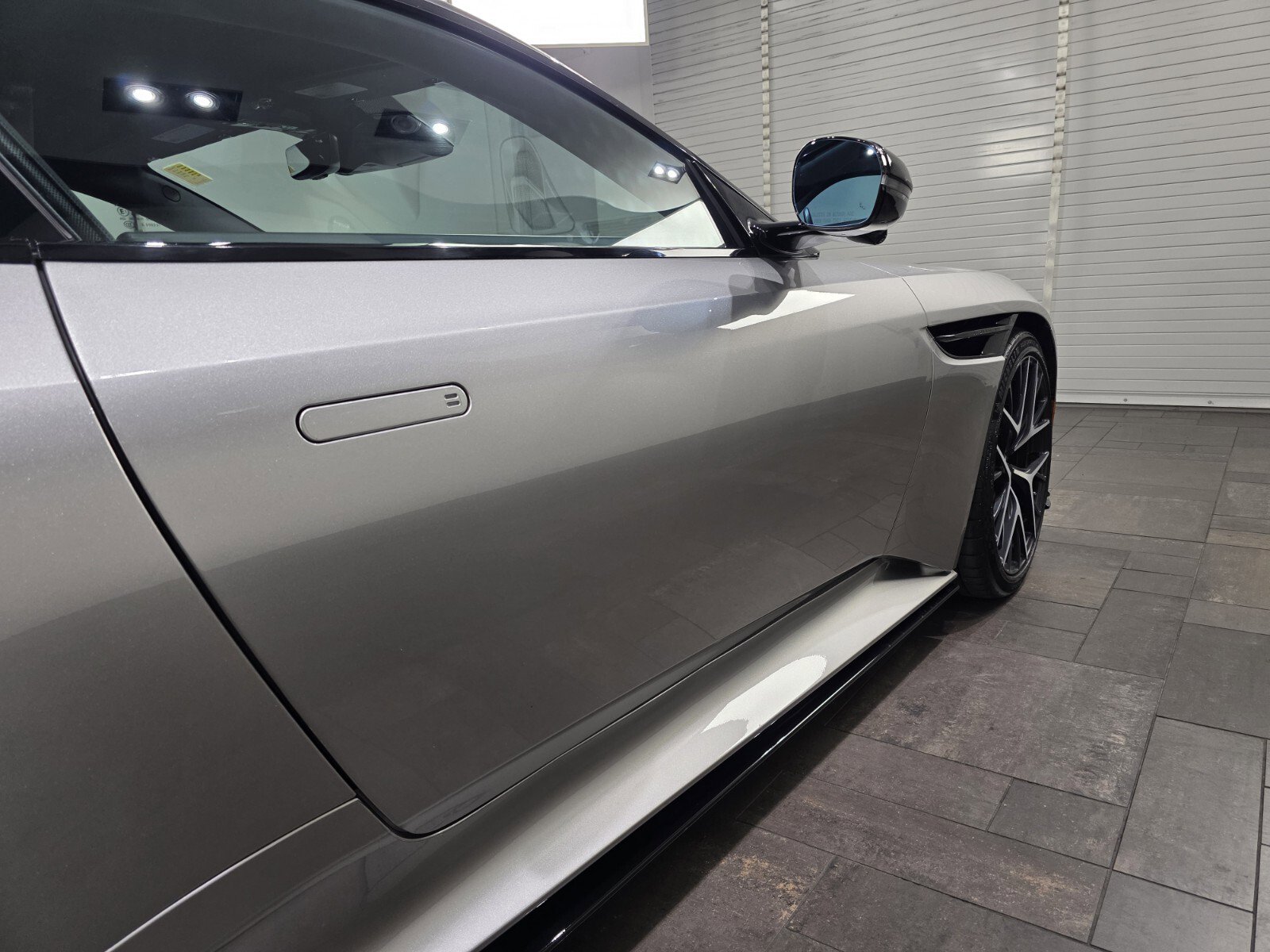 Used 2024 Aston Martin DB12 Coupe RWD image 9