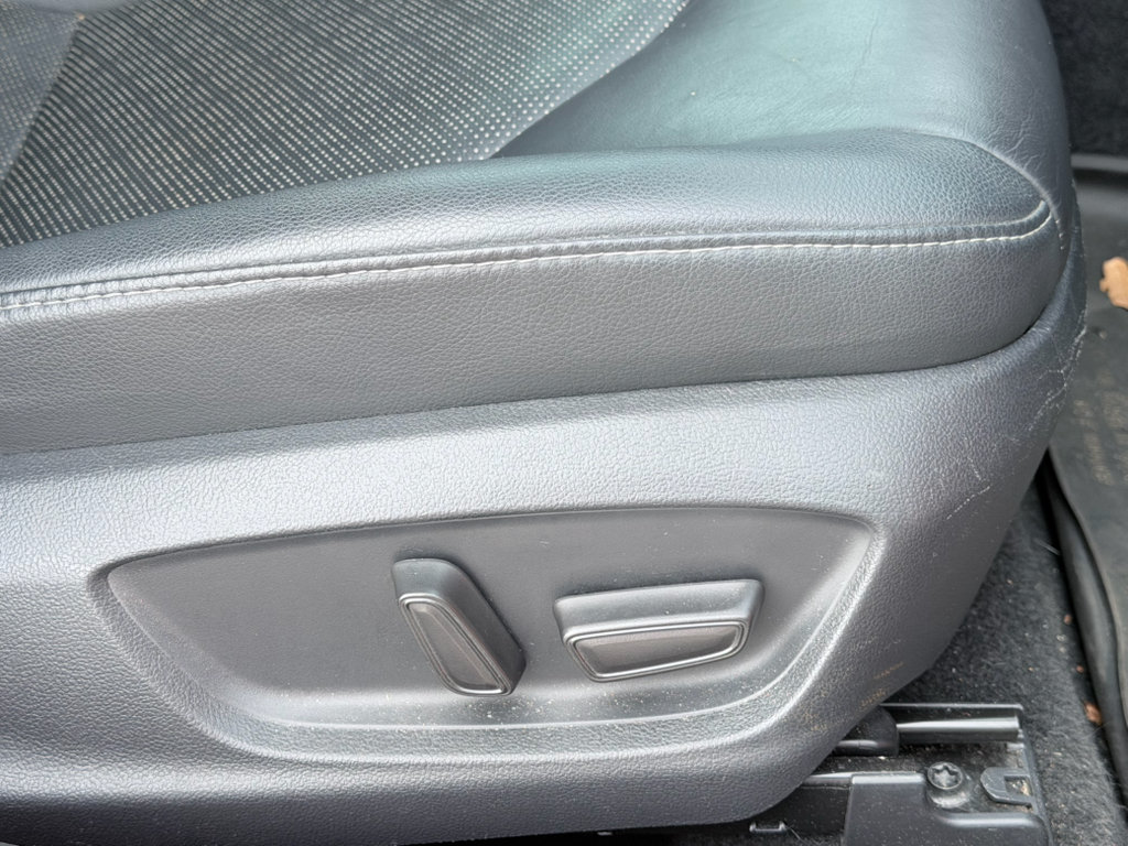 Used 2019 Toyota Camry XSE FWD image 21