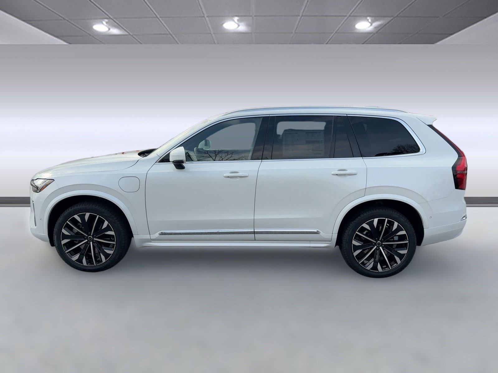 New 2026 Volvo XC90 T8 Plus image 2