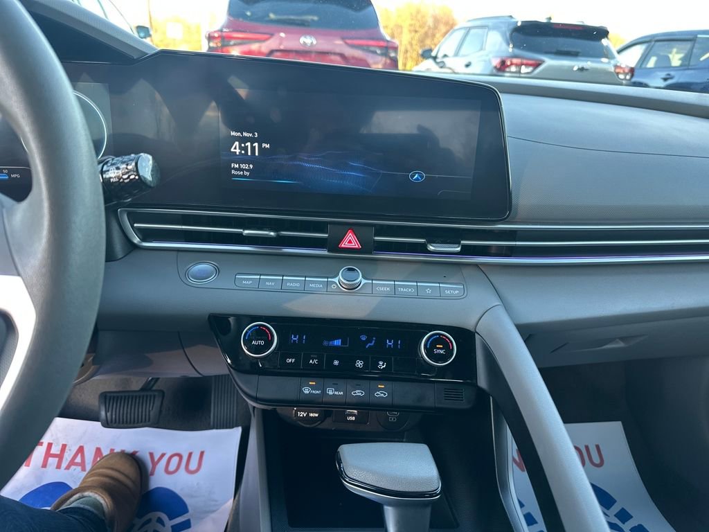 Used 2024 Hyundai Elantra SEL image 24