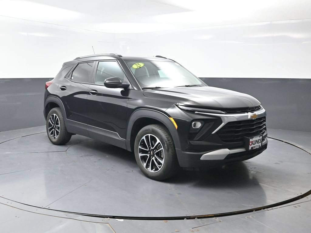 Used 2025 Chevrolet TrailBlazer LT AWD/4WD image 5