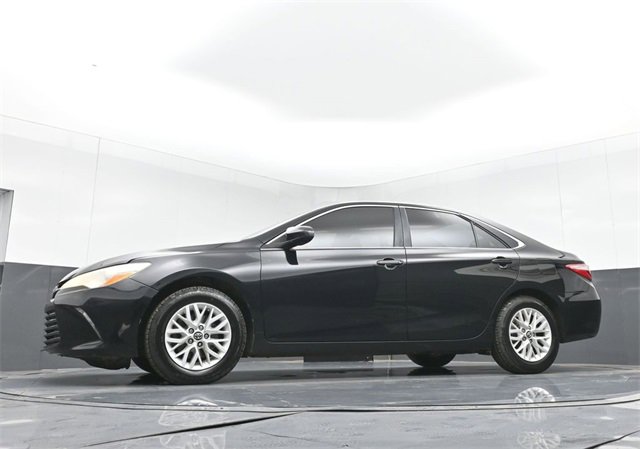 Used 2016 Toyota Camry LE image 40