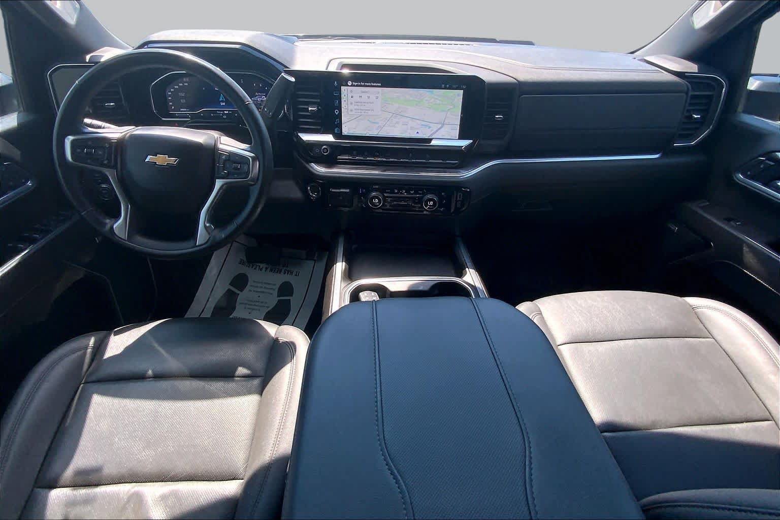 Used 2025 Chevrolet Silverado 2500 LTZ w/ LTZ Convenience Package AWD/4WD image 16