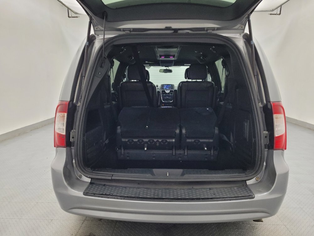Used 2014 Chrysler Town & Country S FWD image 29