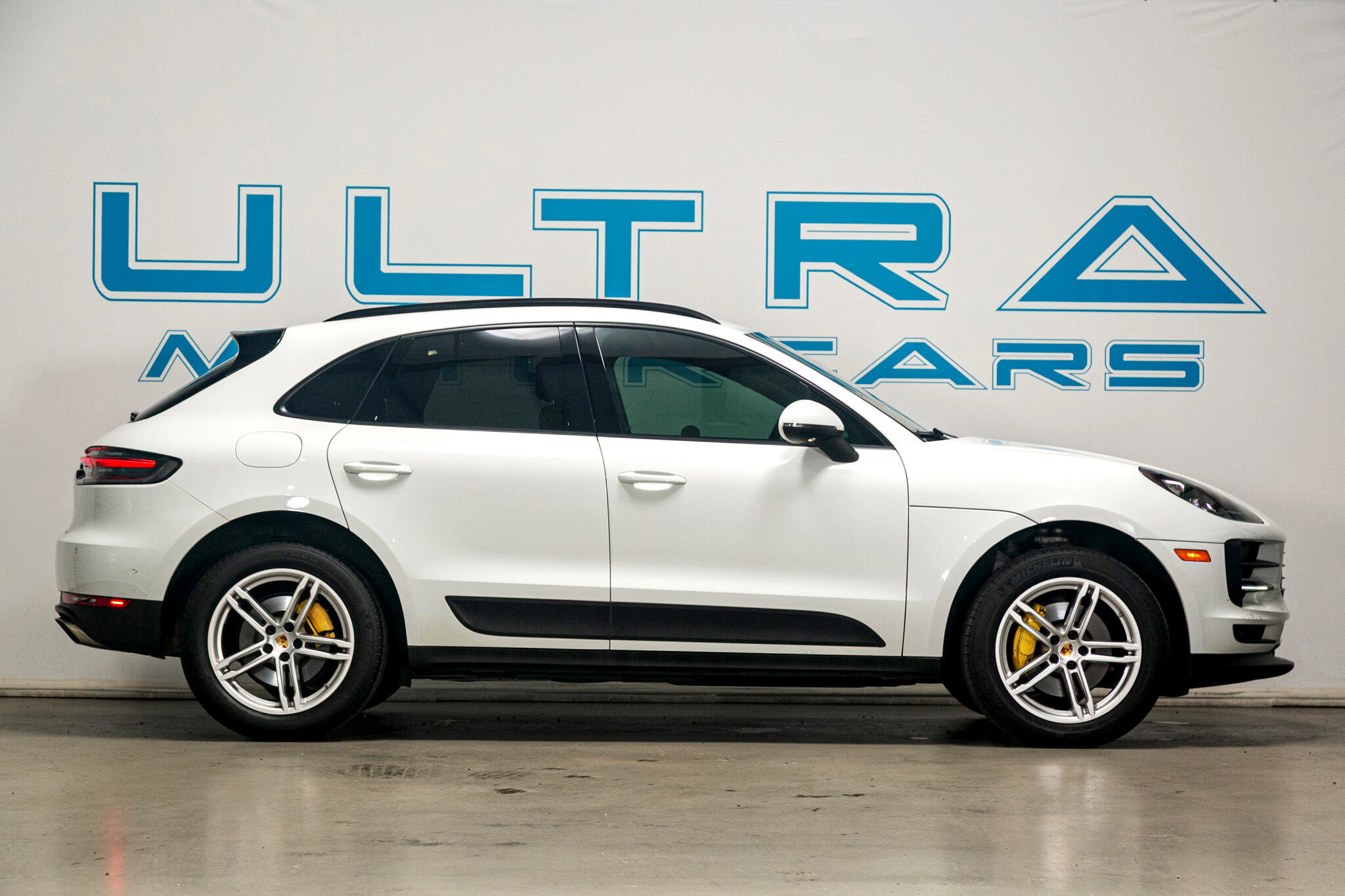 Used 2019 Porsche Macan w/ Premium Package Plus image 9
