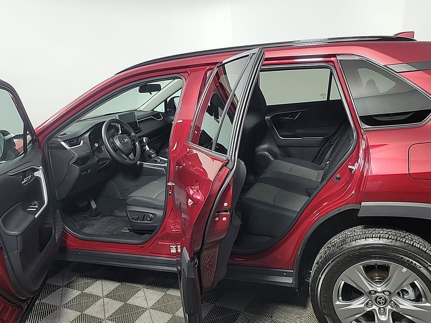 Used 2024 Toyota RAV4 XLE image 16