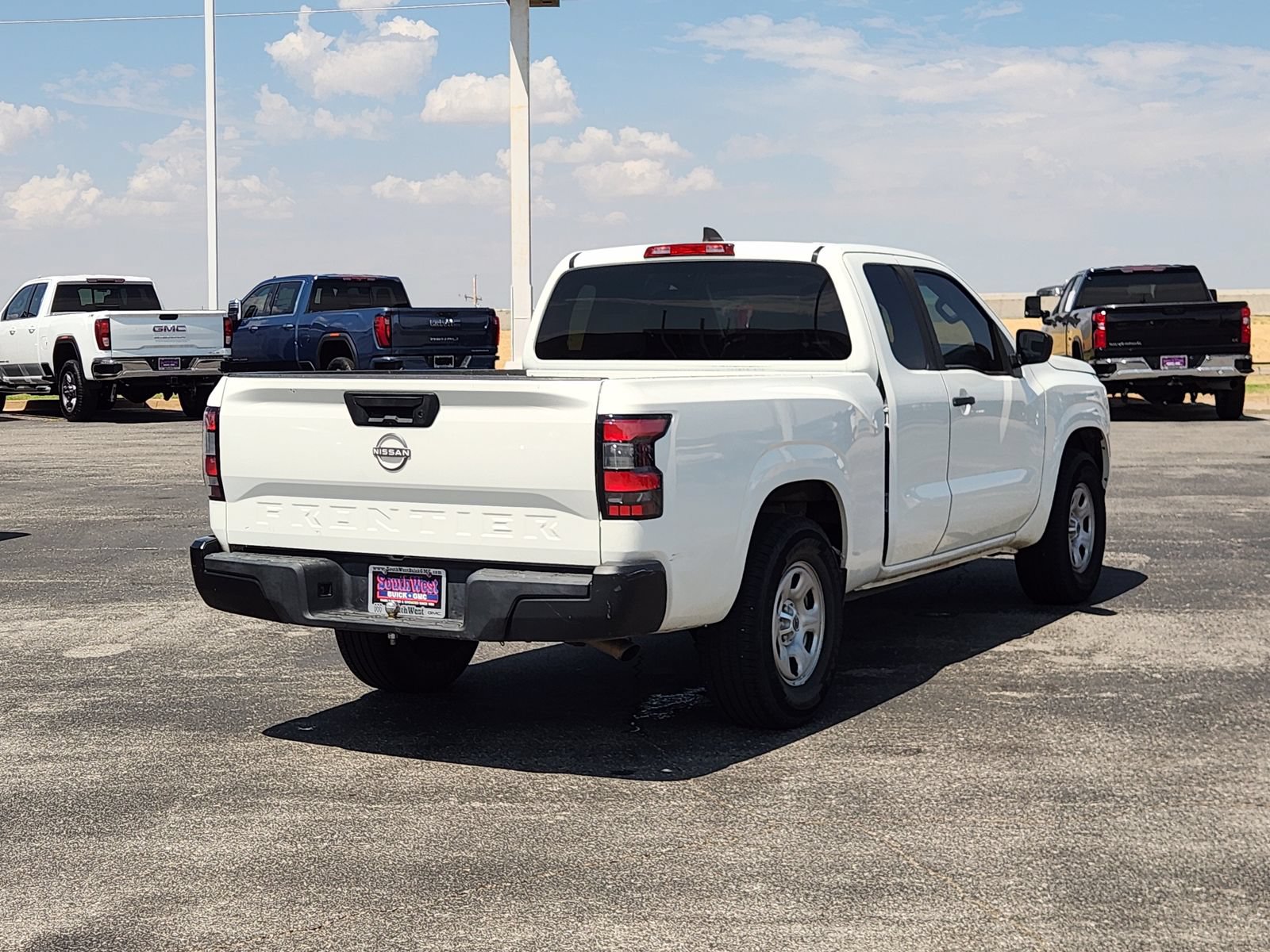 Used 2022 Nissan Frontier S RWD image 5