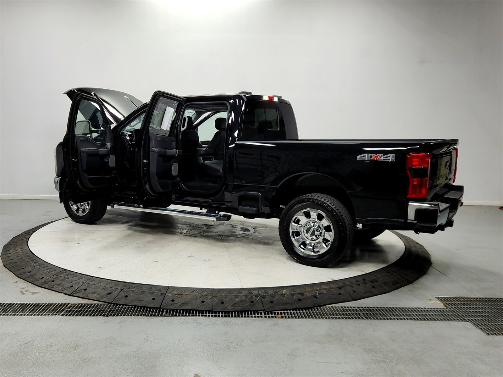 Used 2024 Ford F250 Lariat w/ Chrome Package image 13
