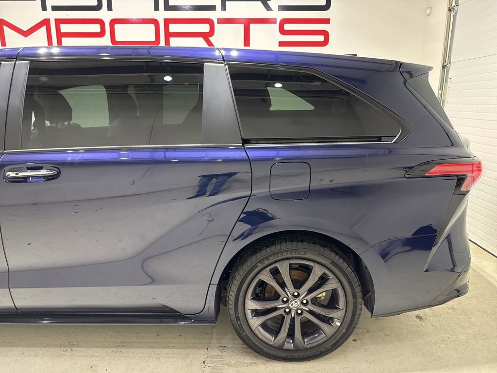 Used 2025 Toyota Sienna XSE image 6