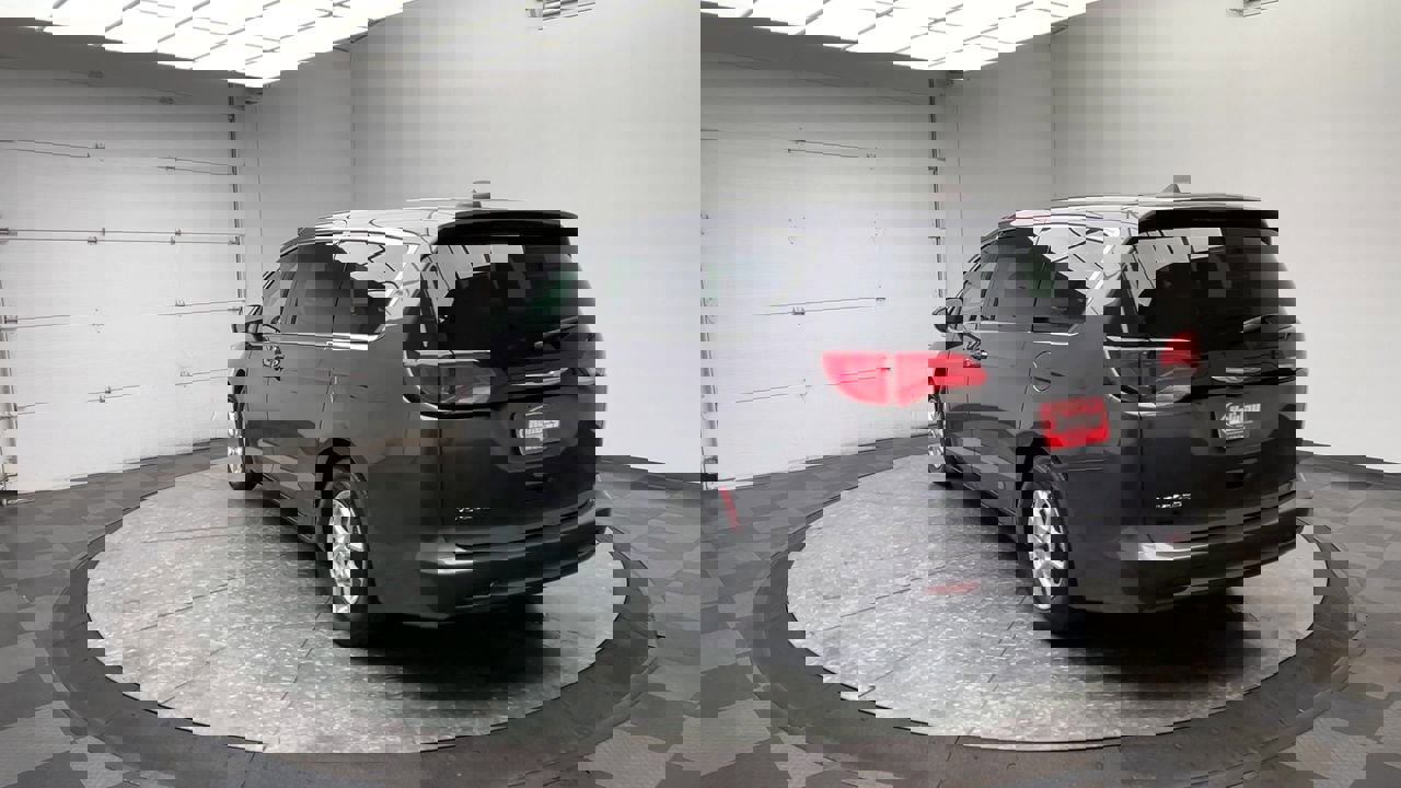 Used 2023 Chrysler Voyager LX image 36