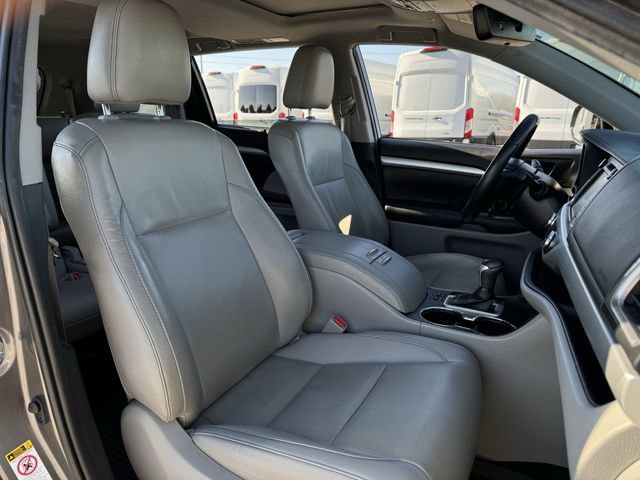 Used 2019 Toyota Highlander XLE image 23