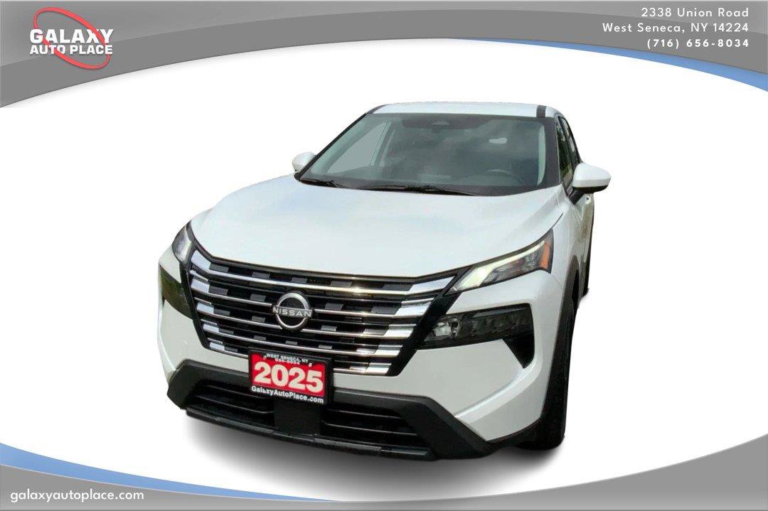 Used 2025 Nissan Rogue SV AWD/4WD image 2