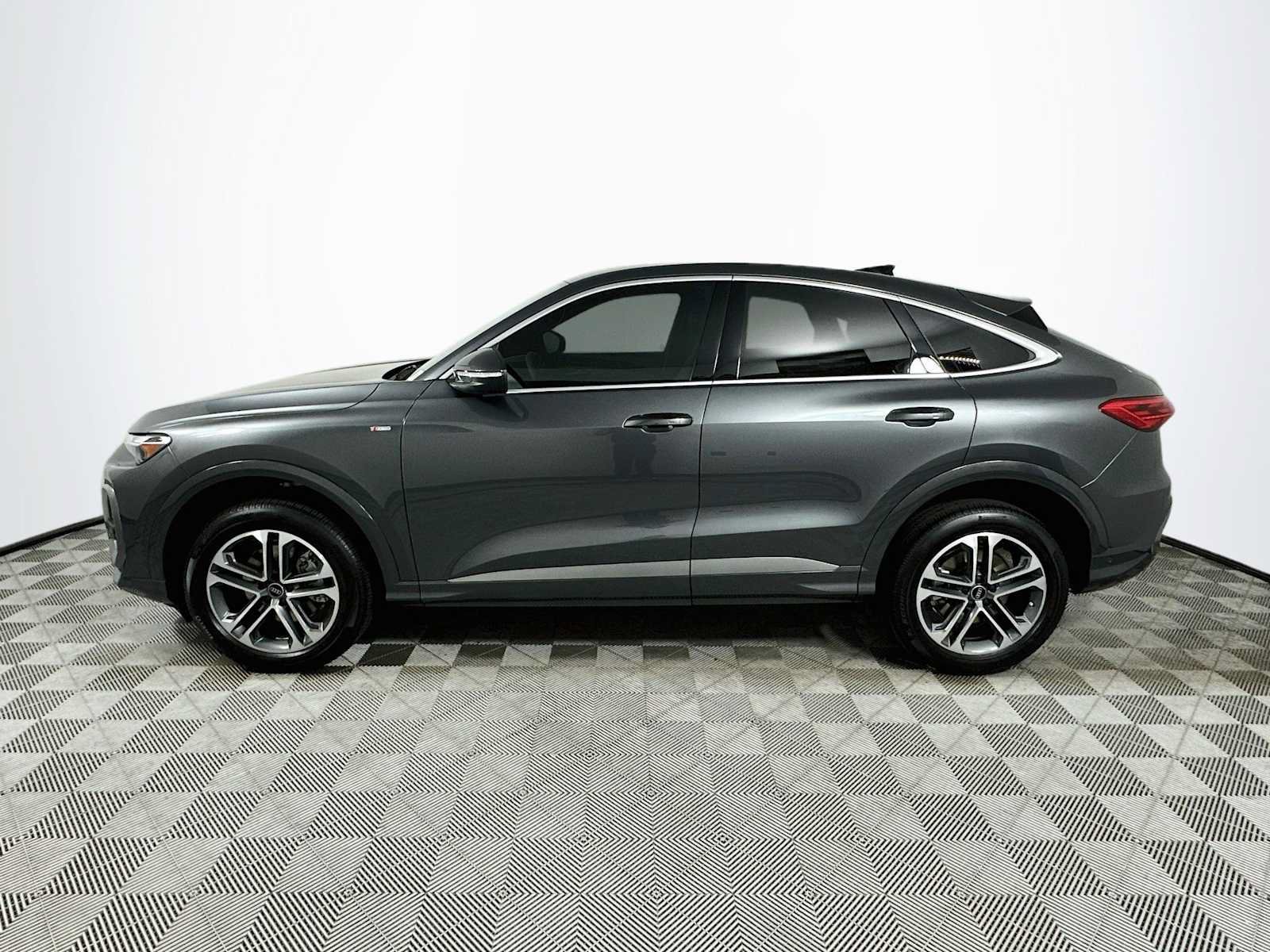 New 2026 Audi Q5 Premium AWD/4WD image 4