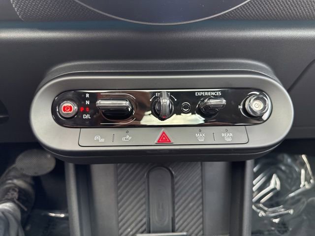 Used 2025 MINI Cooper 2-Door Hardtop image 19