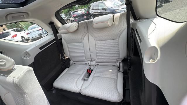Used 2018 Land Rover Discovery HSE Luxury AWD/4WD image 18