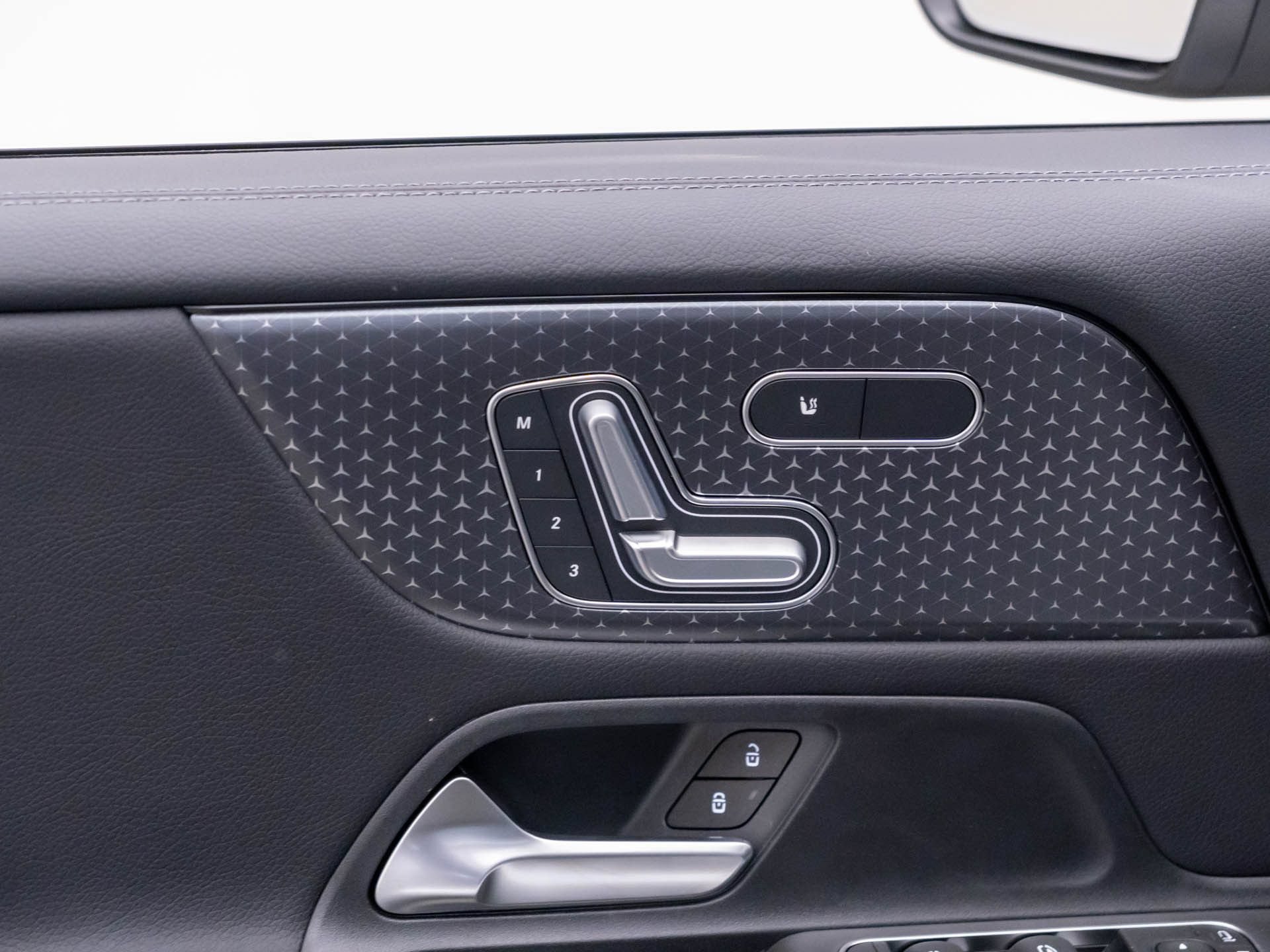 New 2026 Mercedes-Benz GLB 250 4MATIC image 15