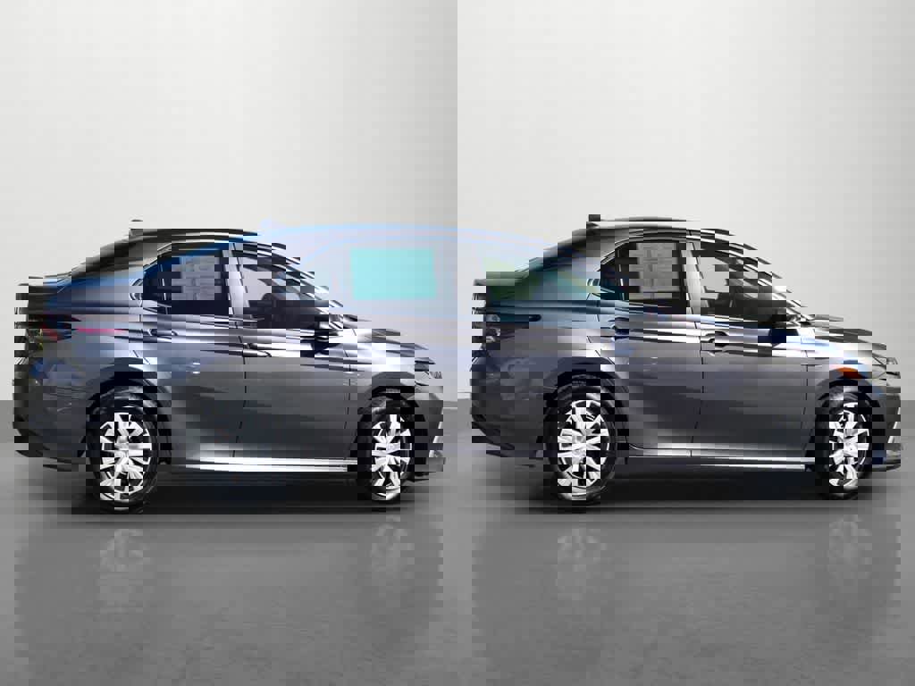 Used 2022 Toyota Camry LE image 7