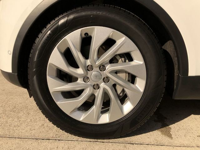 Used 2024 Land Rover Discovery S image 2