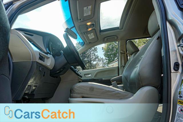 Used 2017 Toyota Sienna XLE w/ XLE Navigation Package image 18