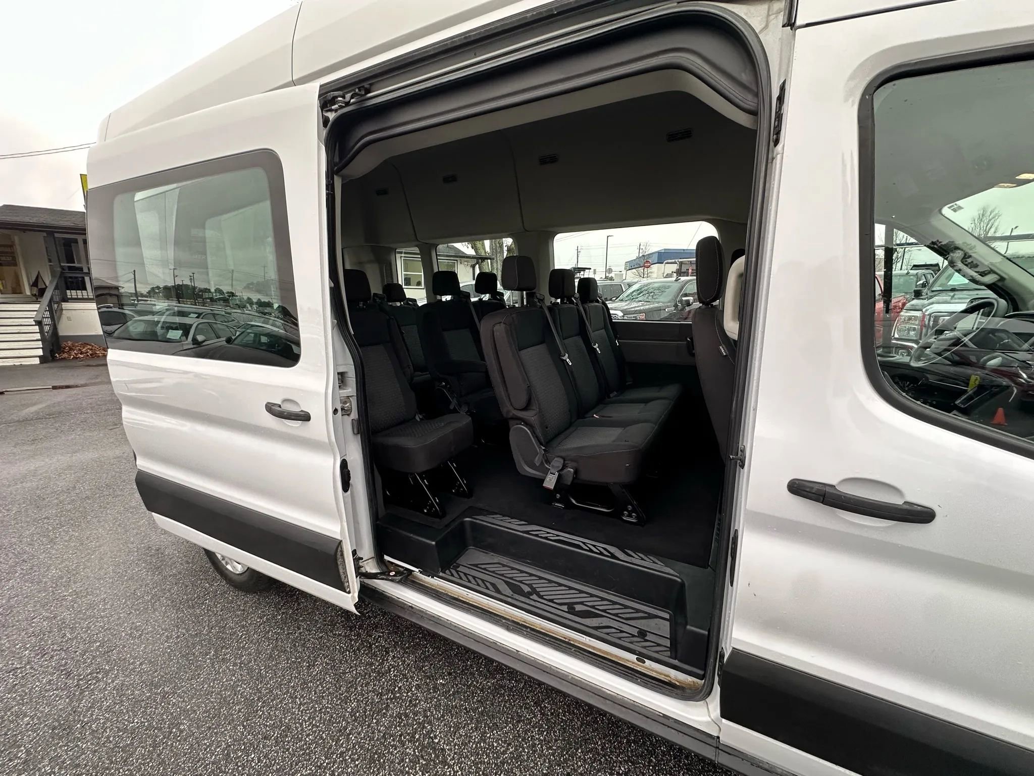 Used 2023 Ford Transit 350 XLT RWD image 11