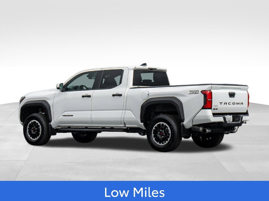 Certified 2025 Toyota Tacoma TRD Off-Road AWD/4WD image 5