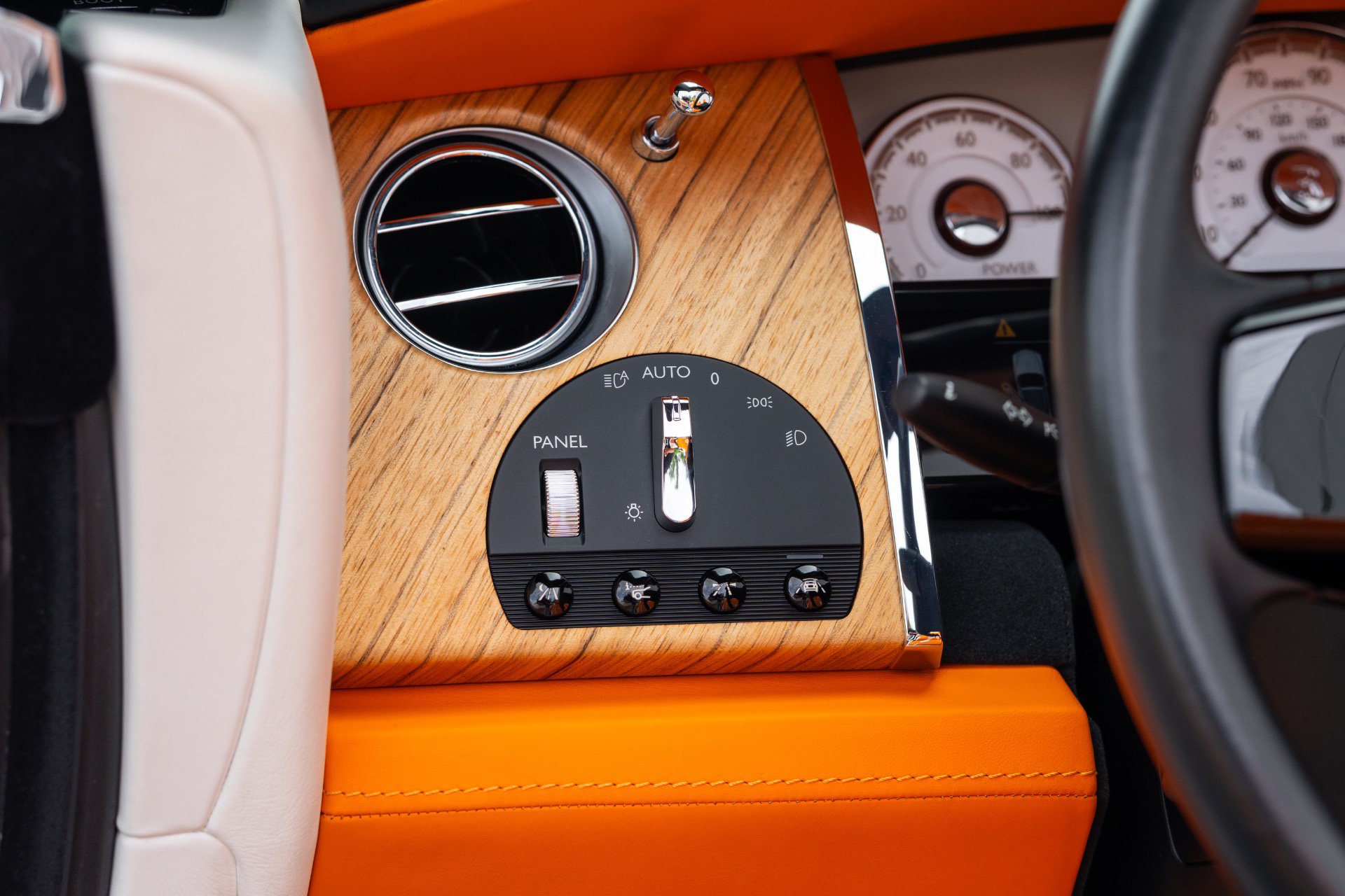 Used 2017 Rolls-Royce Dawn RWD image 57