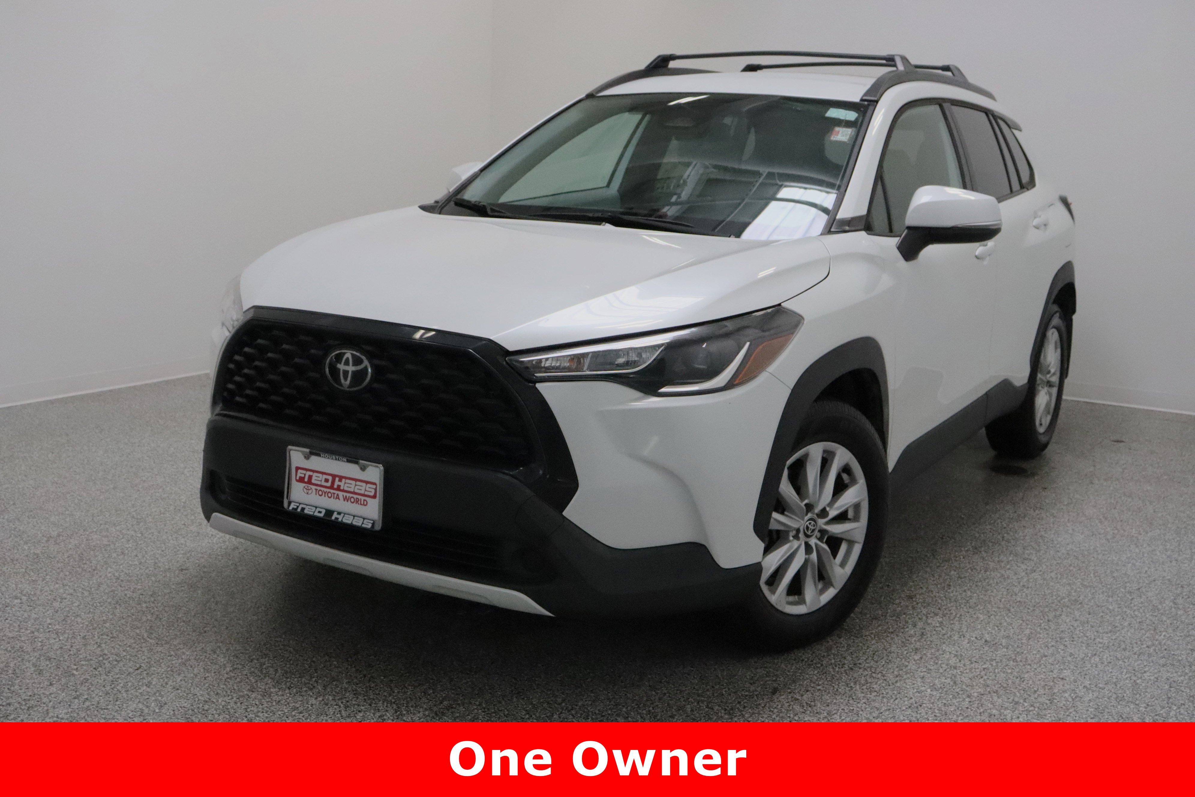 Used 2023 Toyota Corolla Cross LE image 2