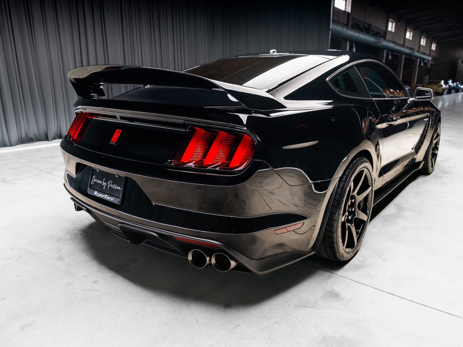 Used 2016 Ford Mustang Shelby GT350R w/ GT350R Equipment Group 920A RWD image 15