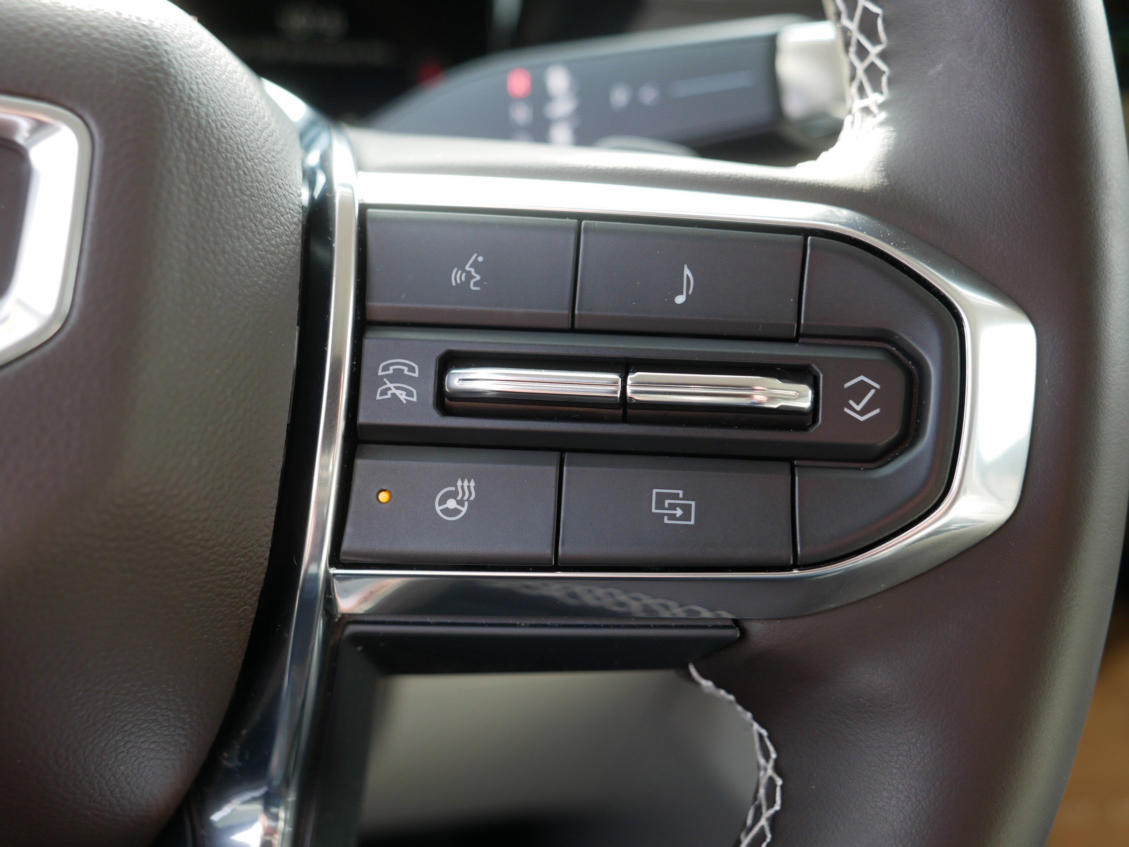 Certified 2025 GMC Acadia Denali w/ Super Cruise Package image 29