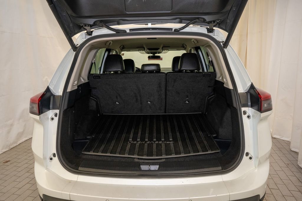 Certified 2025 Nissan Rogue SV image 6