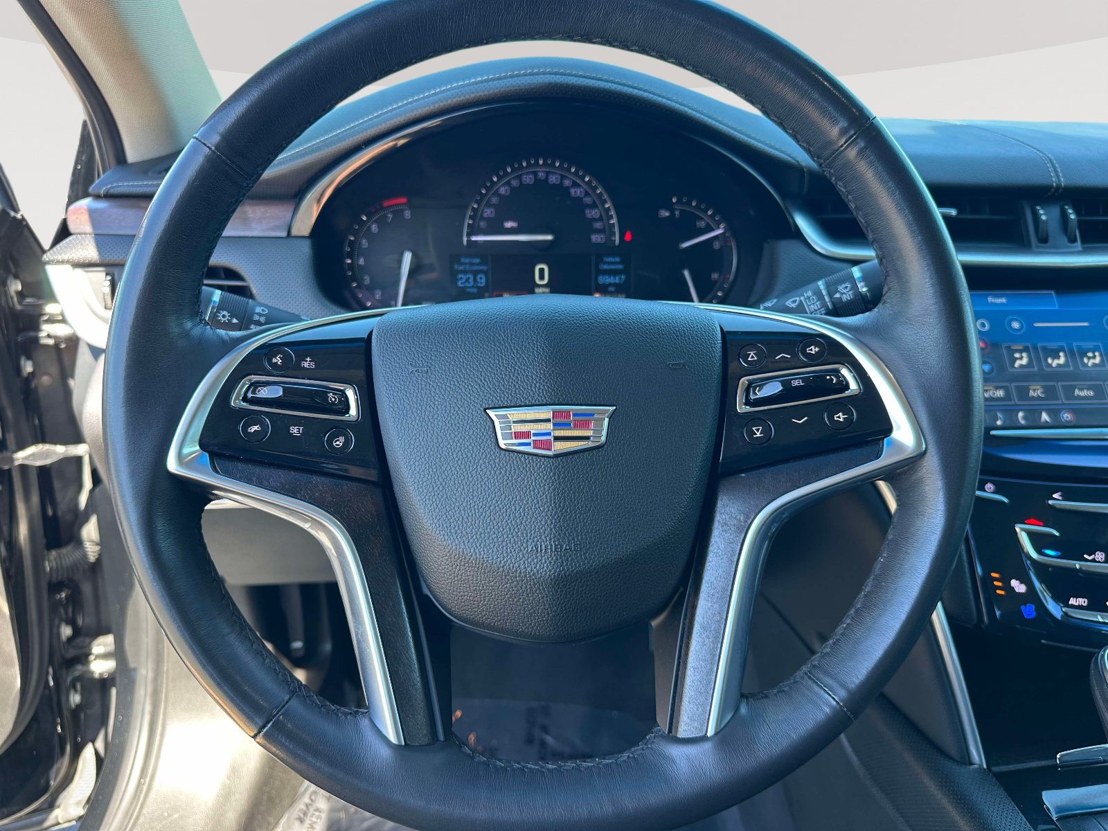 Used 2019 Cadillac XTS Luxury FWD image 13