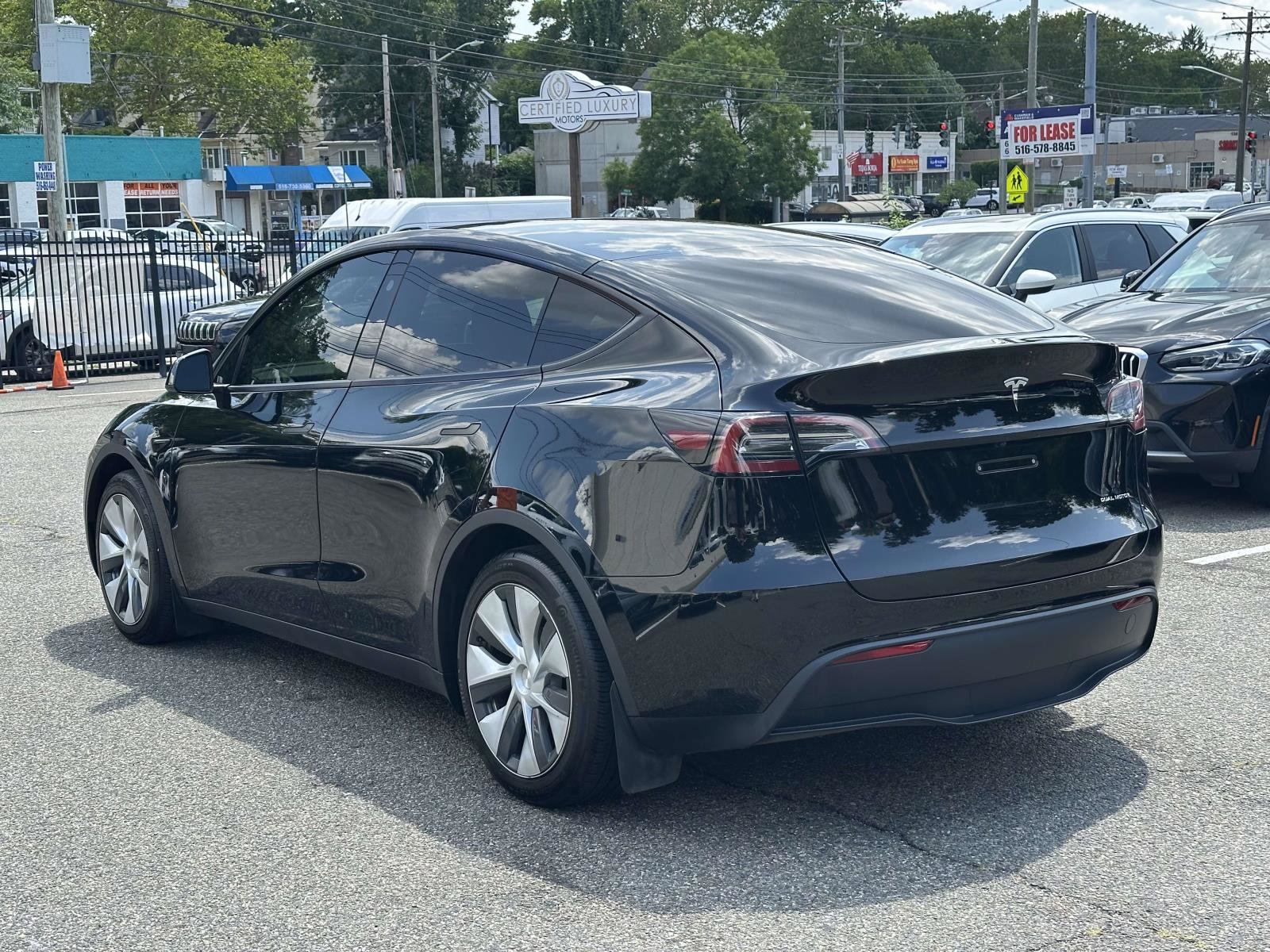 Used 2024 Tesla Model Y Long Range AWD/4WD image 5