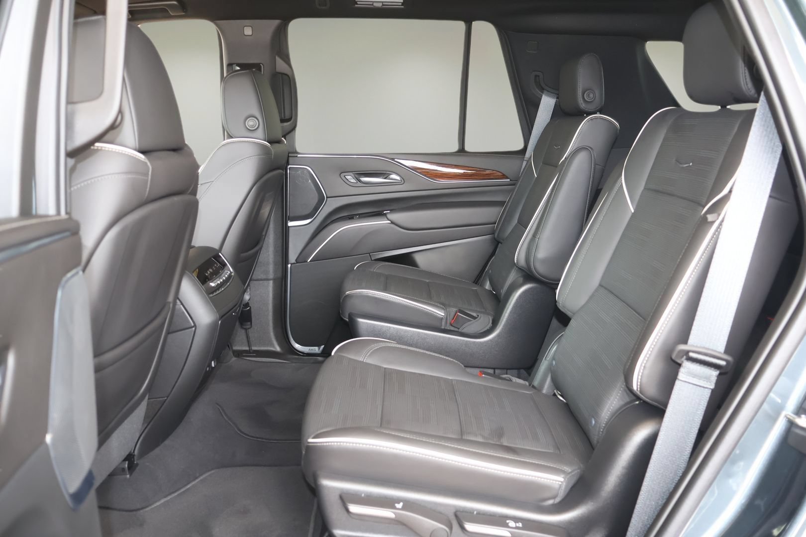 Used 2021 Cadillac Escalade Premium Luxury RWD image 12