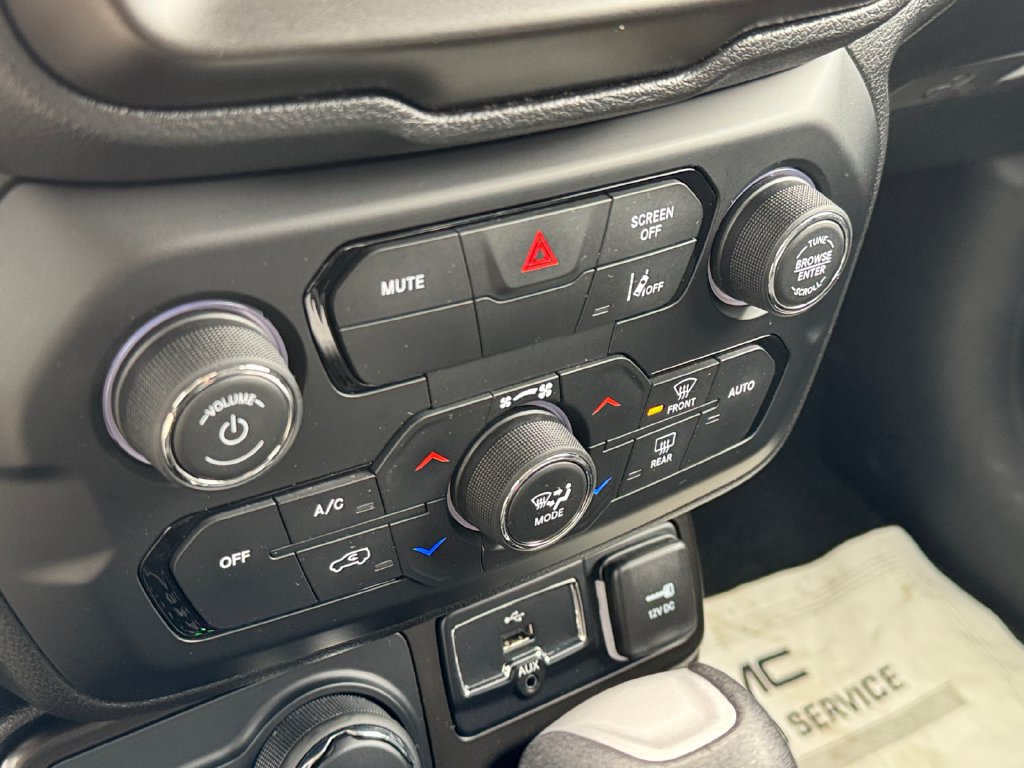 Used 2023 Jeep Renegade Latitude AWD/4WD image 25