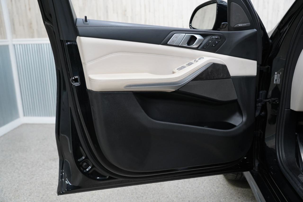 Used 2022 BMW X7 M50i w/ Dynamic Handling Package image 28