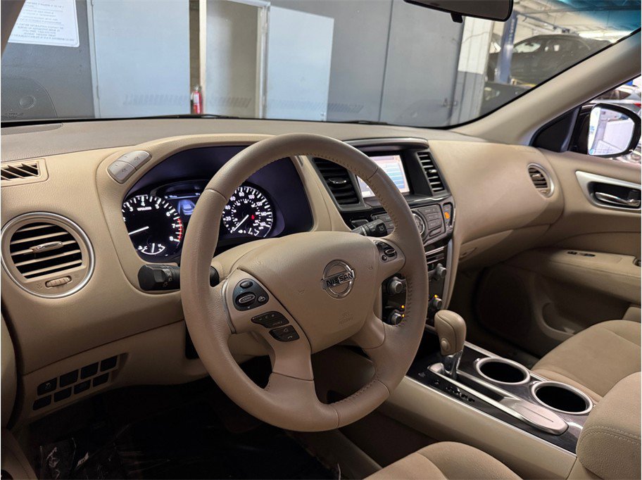 Used 2014 Nissan Pathfinder SV image 24
