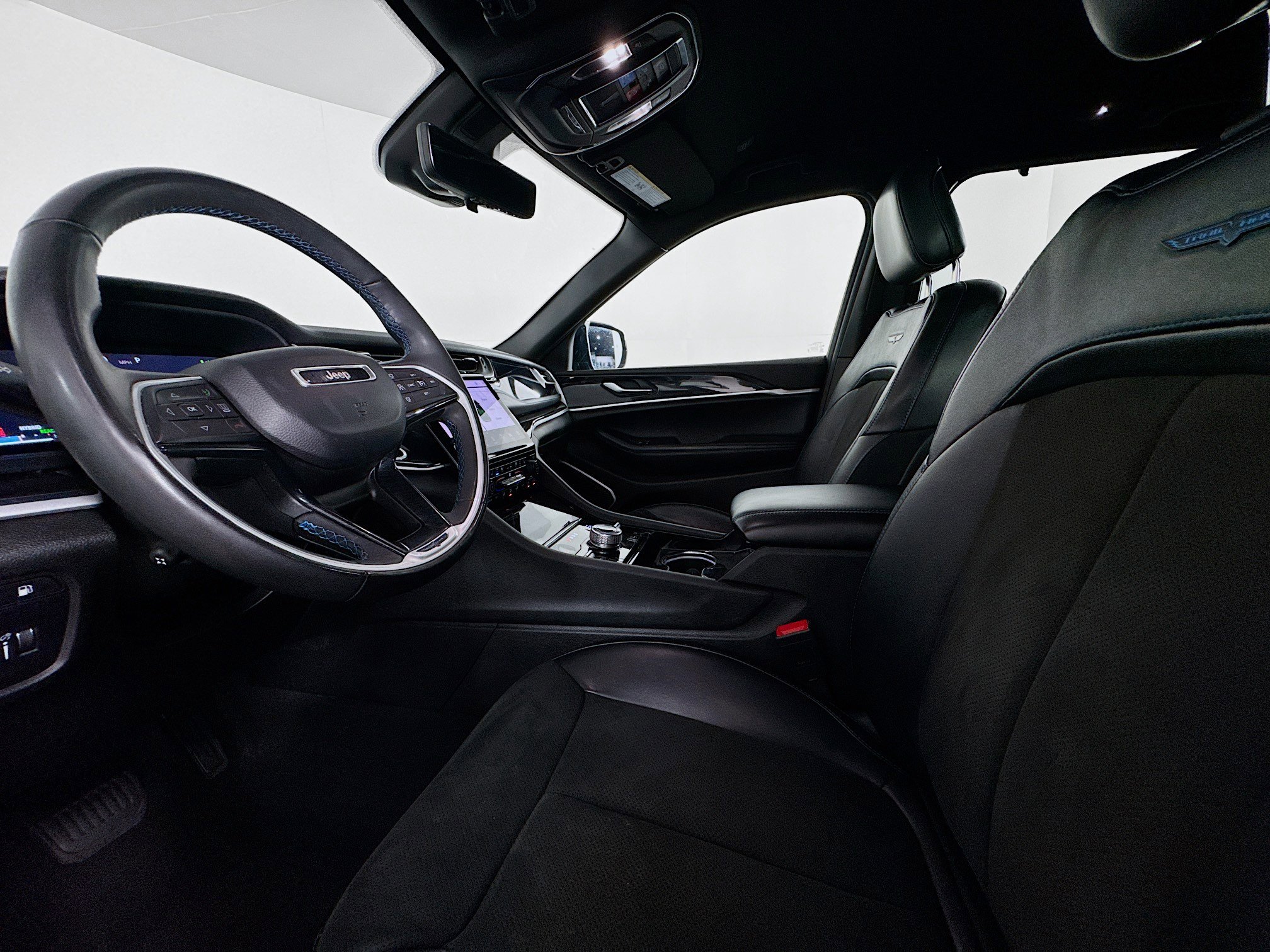 Used 2023 Jeep Grand Cherokee Trailhawk w/ Luxury Tech Group III image 21