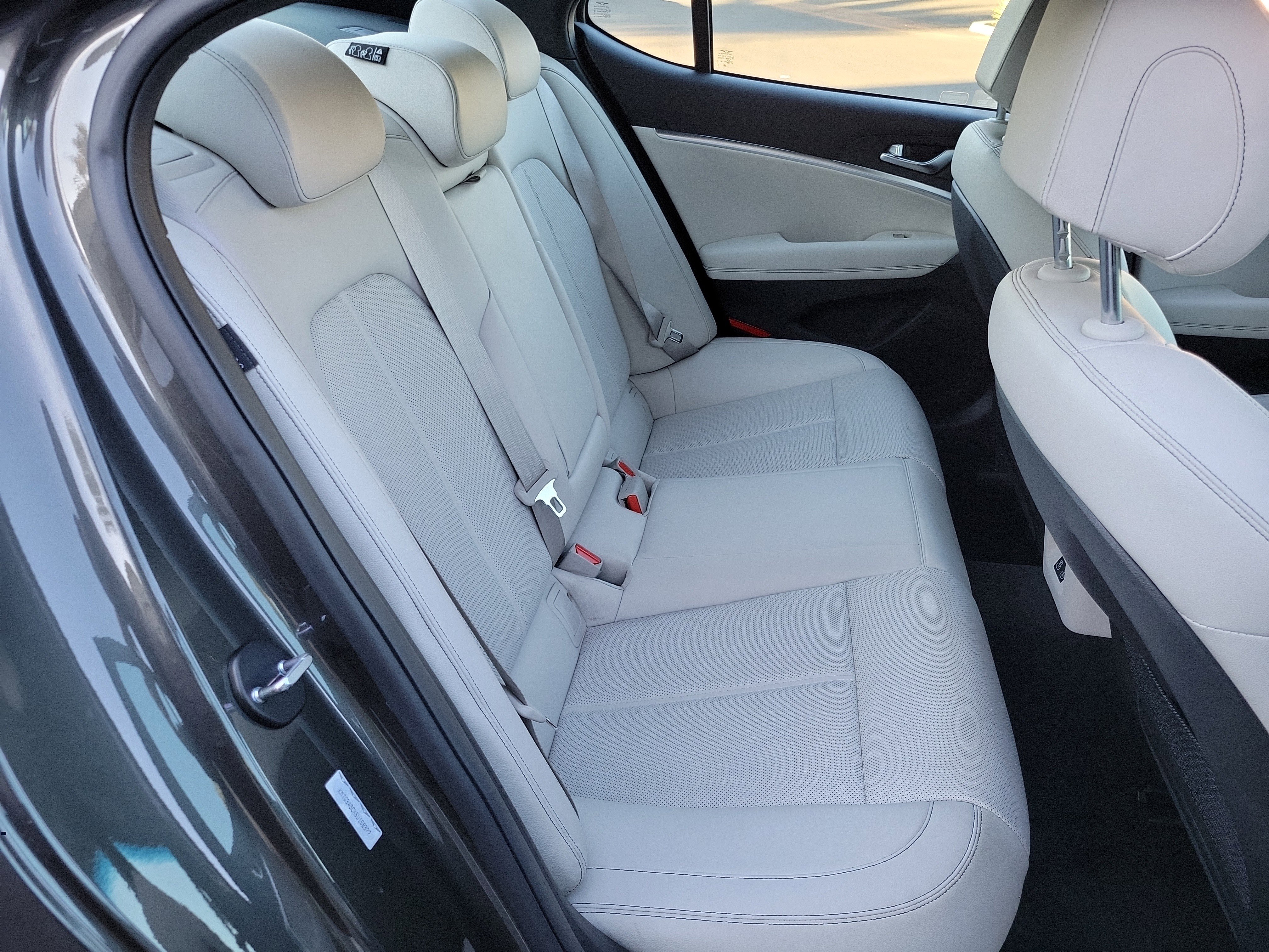 Certified 2025 Genesis G70 2.5T image 21