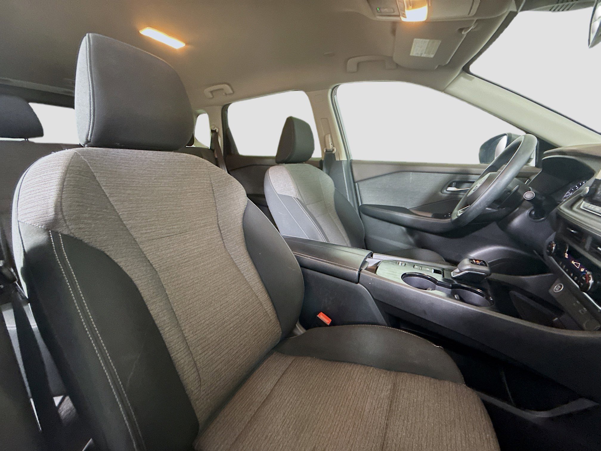 Used 2023 Nissan Rogue SV image 29