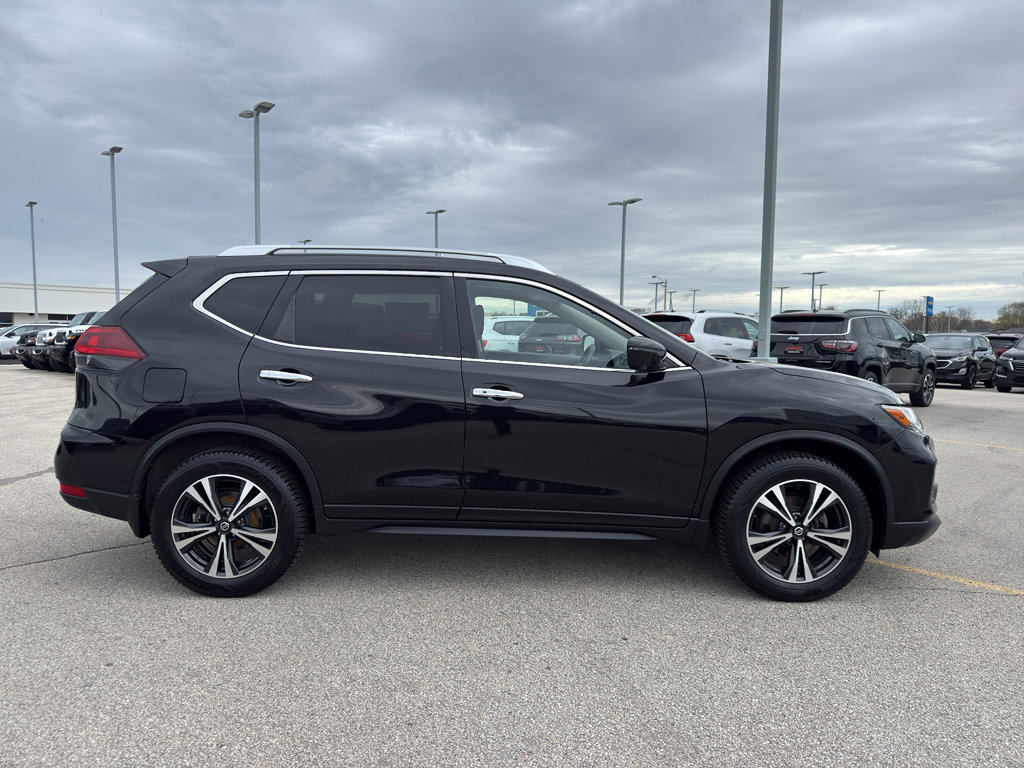 Used 2019 Nissan Rogue SV w/ Sun & Sound Touring Package AWD/4WD image 4