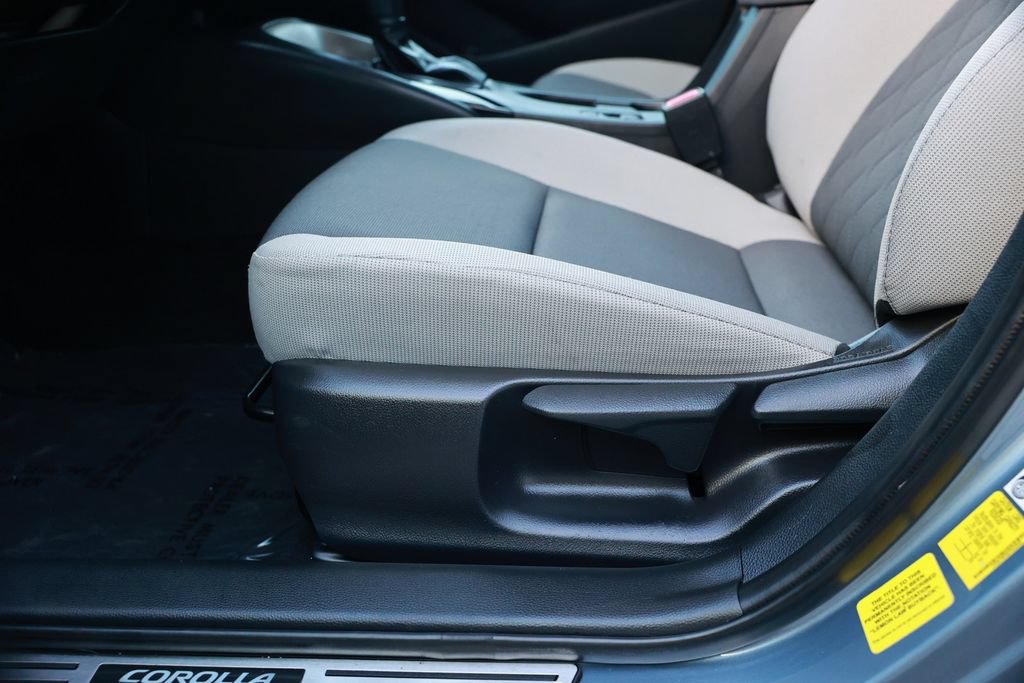 Used 2023 Toyota Corolla LE w/ Carpet Mat Package (TMS) FWD image 21