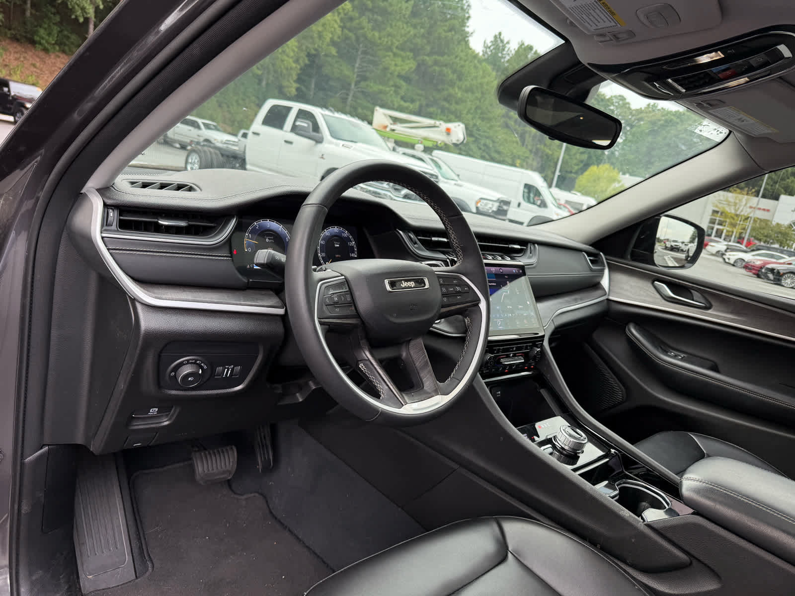 Used 2023 Jeep Grand Cherokee L Limited AWD/4WD image 15