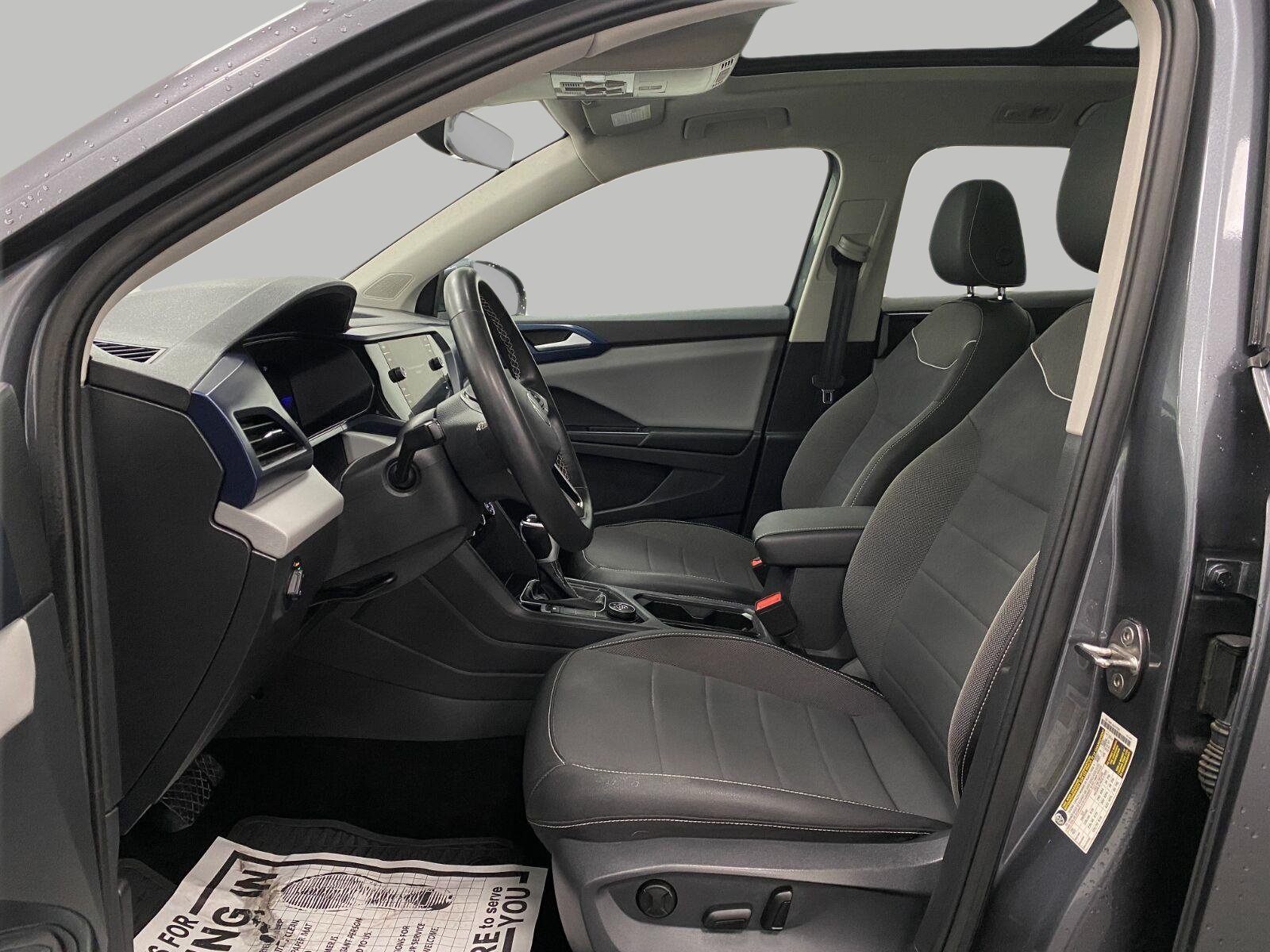Used 2023 Volkswagen Taos SE w/ Panoramic Sunroof Package AWD/4WD image 26