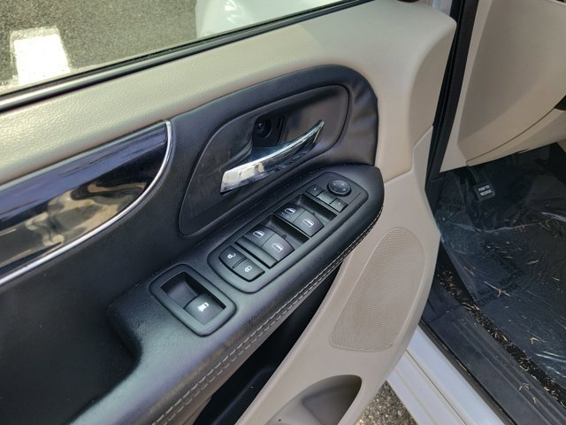 Used 2019 Dodge Grand Caravan SXT FWD image 17