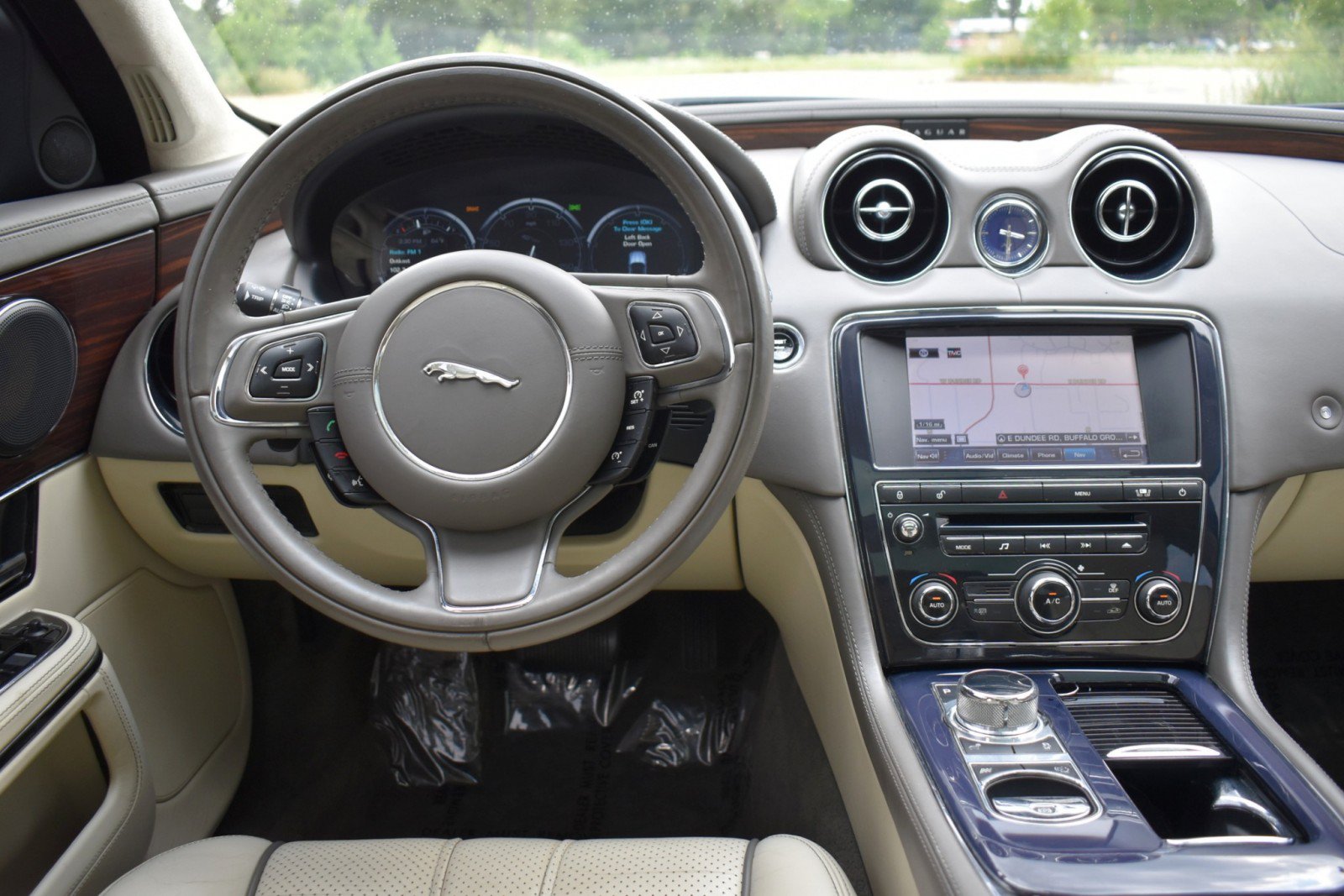 Used 2011 Jaguar XJ L RWD image 13
