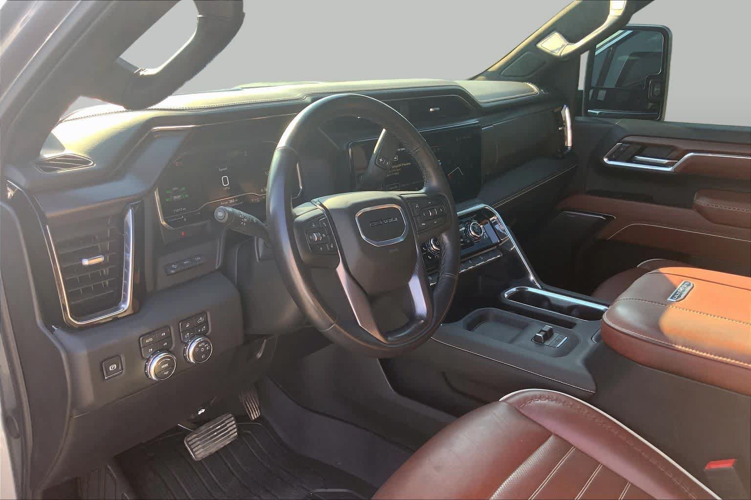 Used 2025 GMC Sierra 2500 Denali Ultimate AWD/4WD image 18
