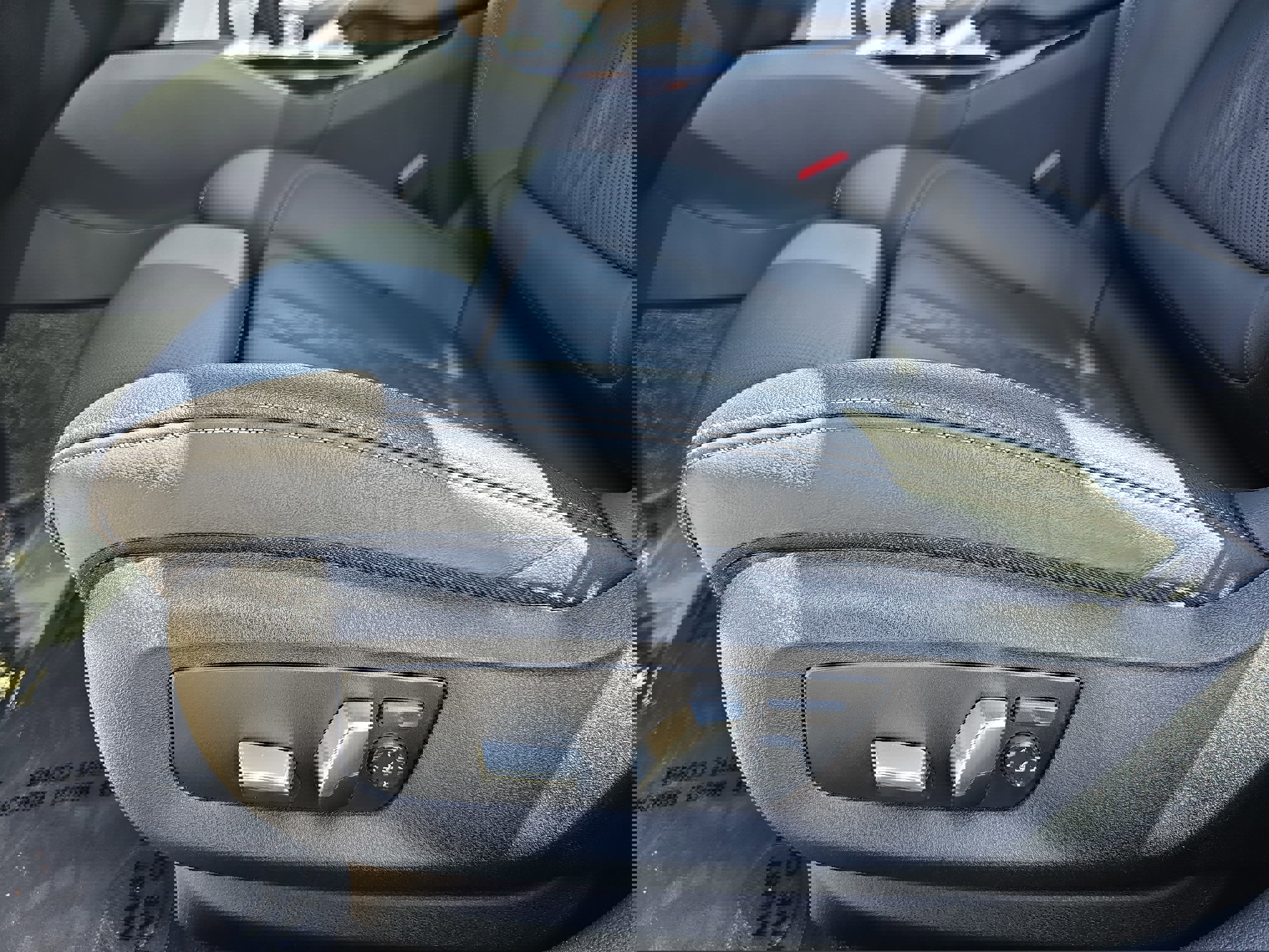 Used 2023 BMW 530e w/ M Sport Package image 29