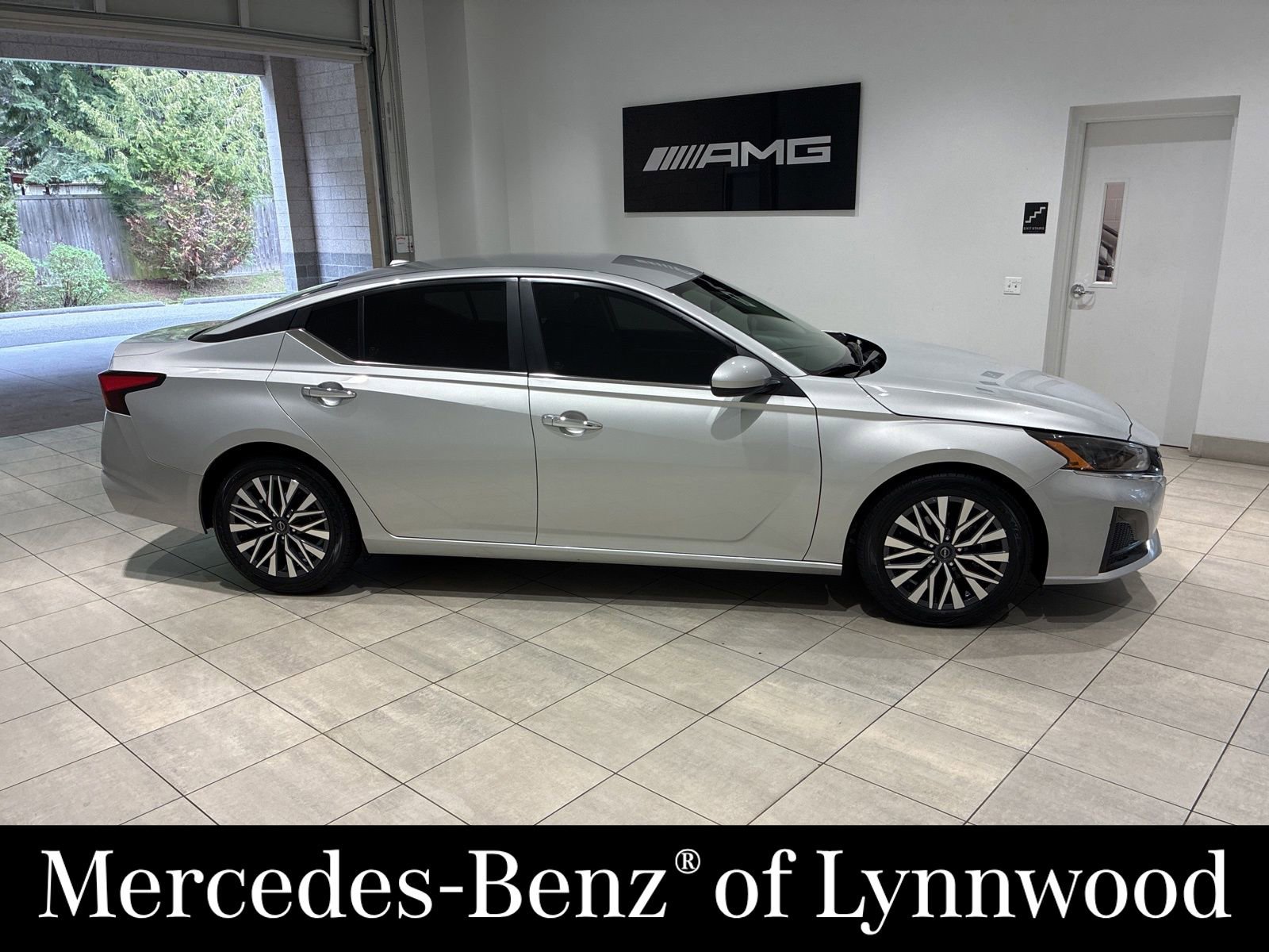 Used 2023 Nissan Altima 2.5 SV image 3