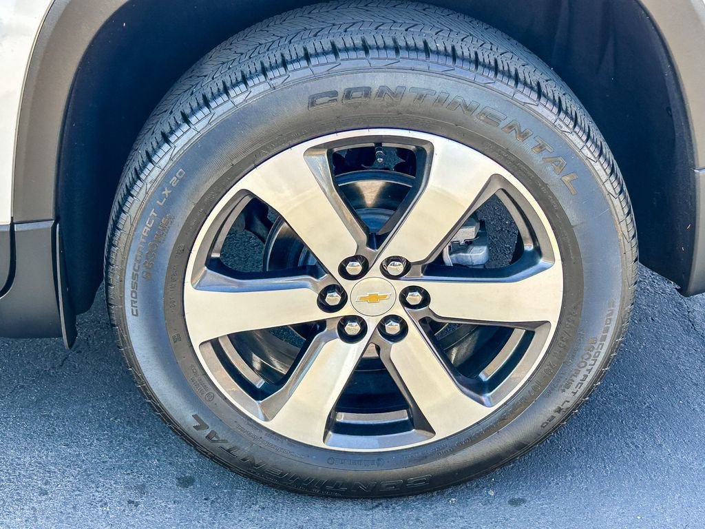 Used 2023 Chevrolet Traverse LT w/ LT Premium Package FWD image 12